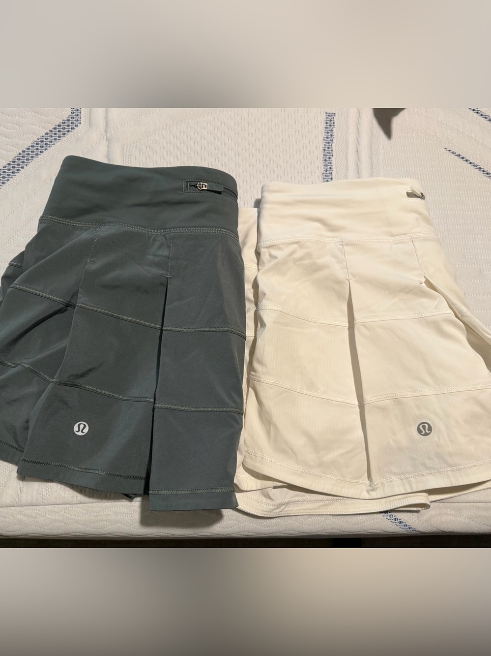 lululemon athletica Pleated Skort Duo - Slate Green & Cream size 8 like new!!